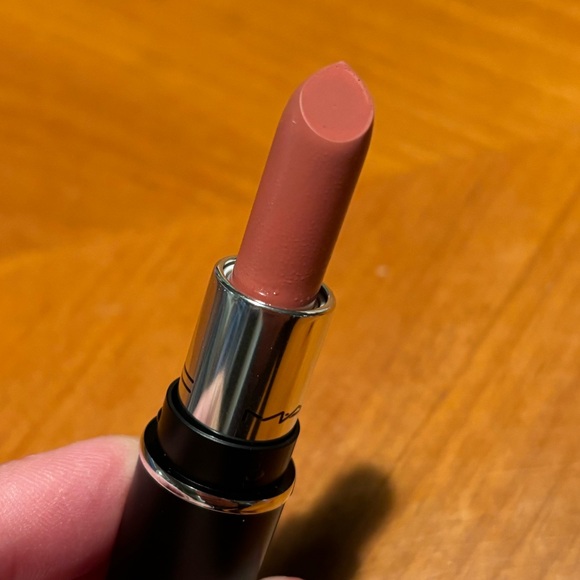 MAC Matte Lipstick Velvet Teddy - Picture 8 of 16